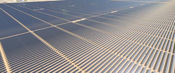 Dubai very large solar farm